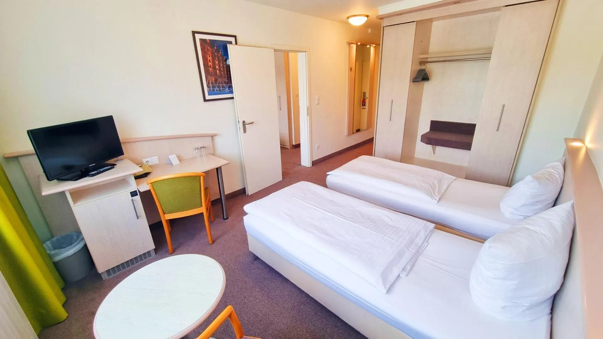 ***  Panorama Inn Hotel Hamburg Almanya